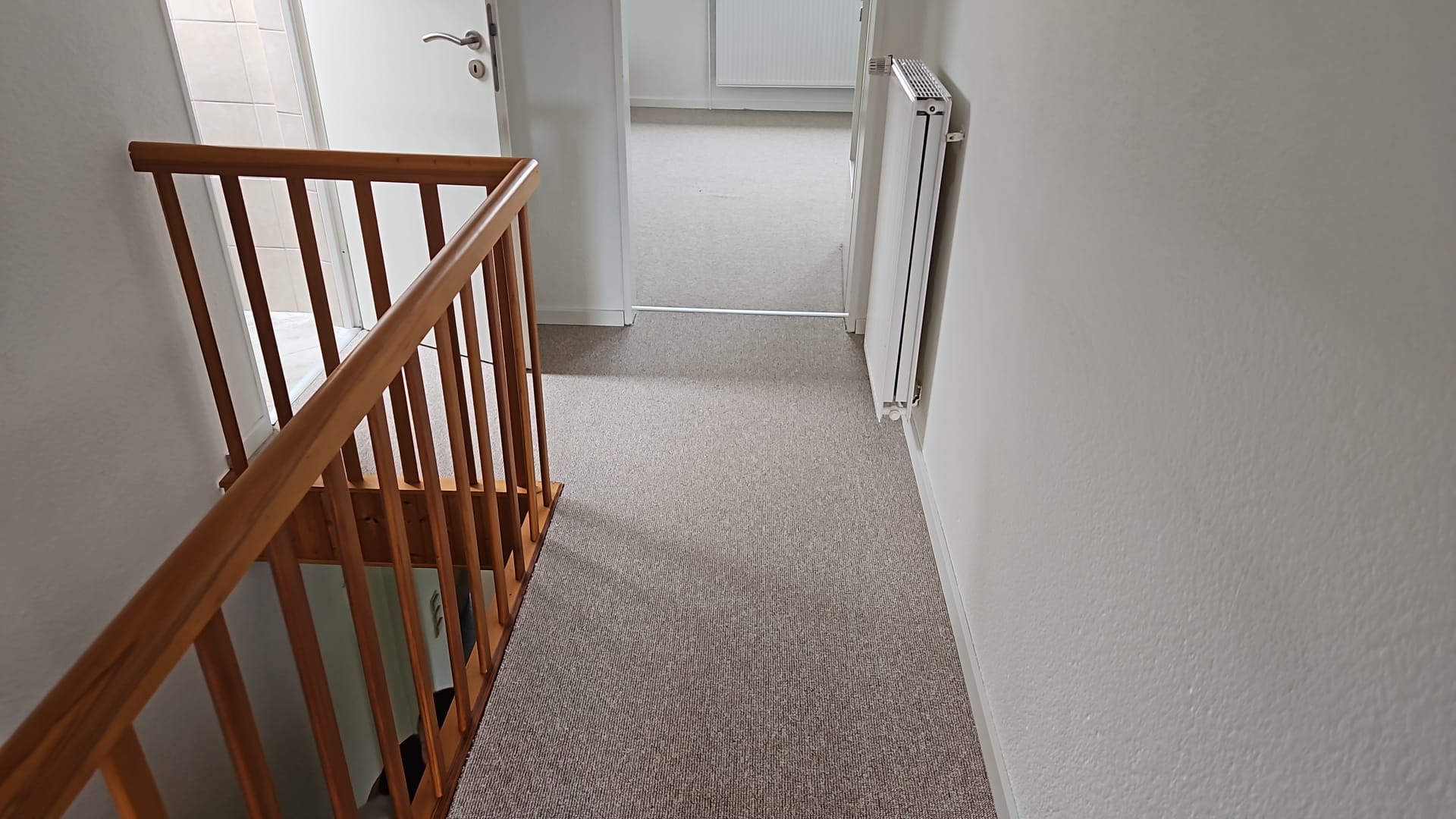 Schlingenteppich im Flur der zweiten Etage in Coldewei, Wilhelmshaven